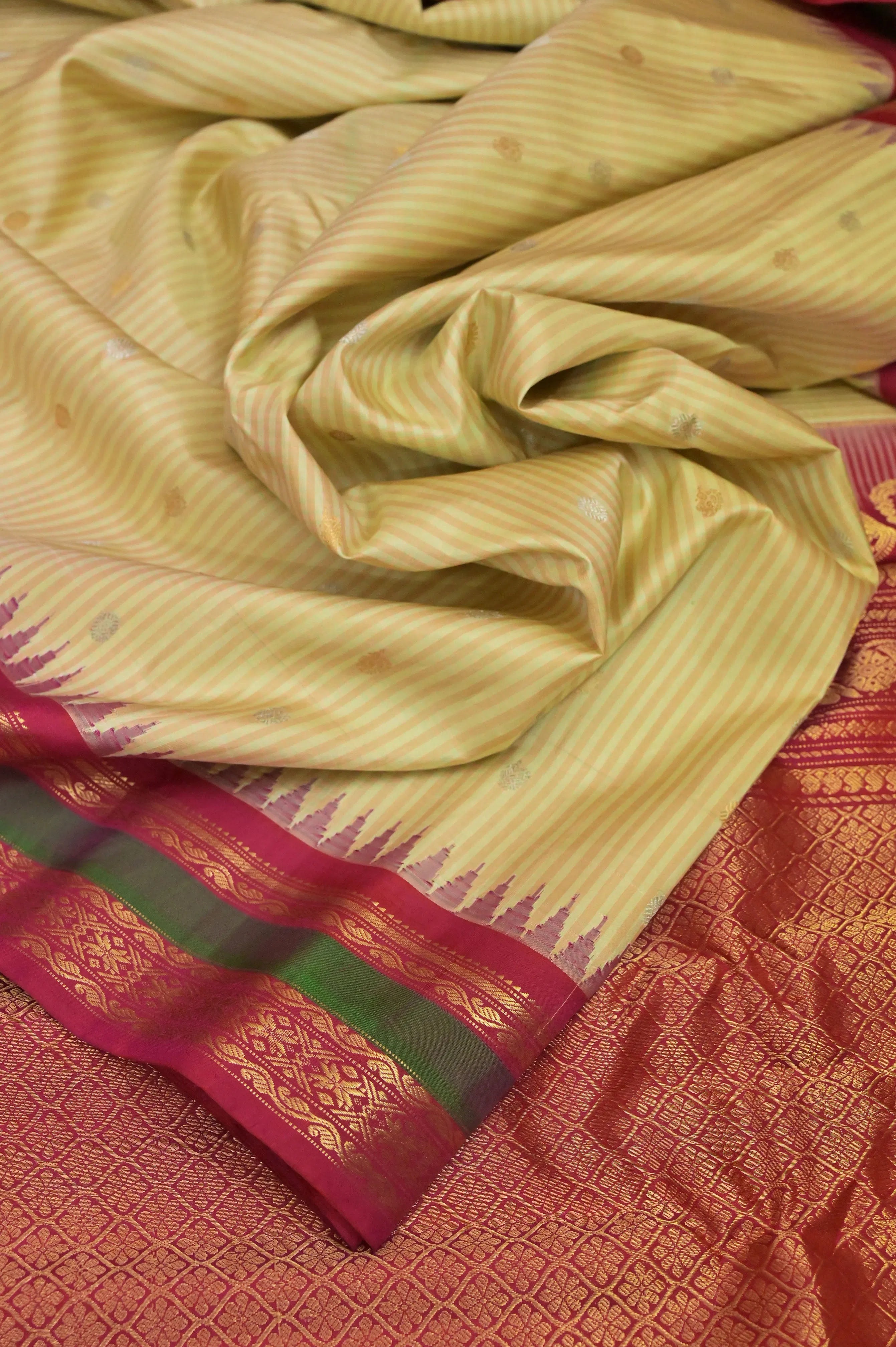 The Lightweight Pattu Sarees Styling Guide - Where To Buy, How To  Accessorise And Everything Else